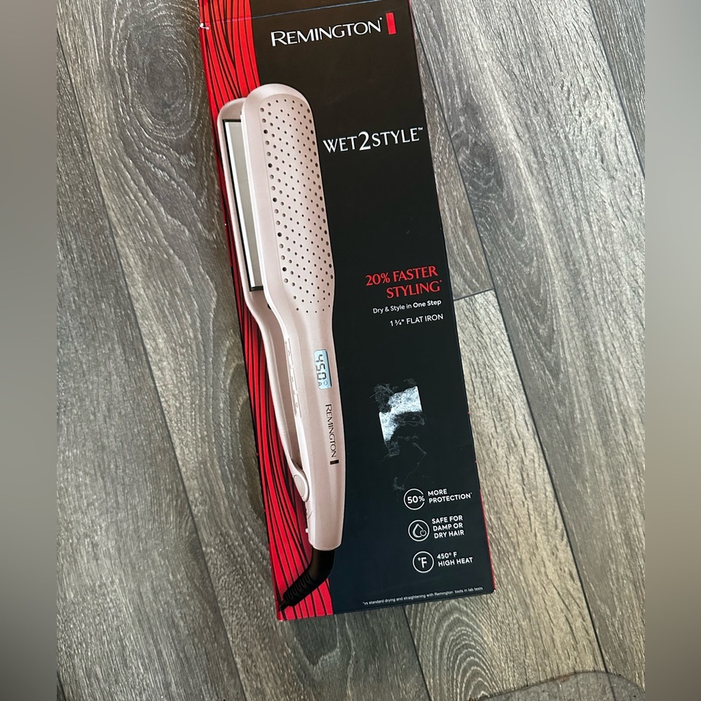 Remington Wet 2 Style Flat Iron - Brand New Never used .